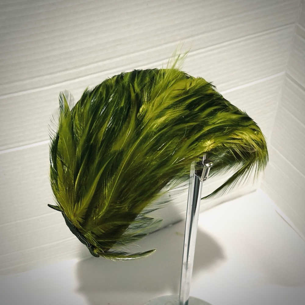 Vintage Fascinator Hat with Feathers Peacock Colors Rare 1940s Glamour